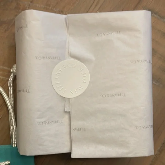 Tiffany & Co.Set: tissue paper has unbroken seal unopened gift bag card envelope - Picture 5 of 7